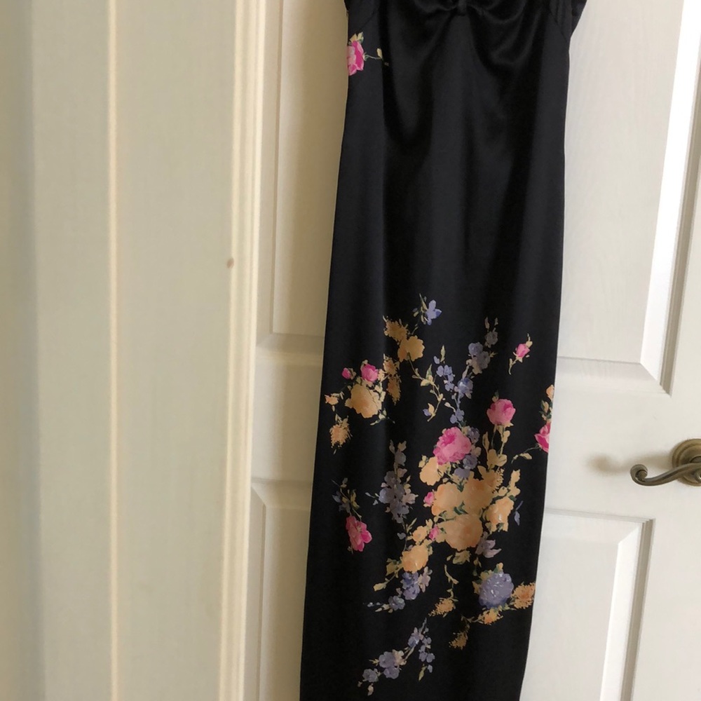 Dress - Picture 2 of 8